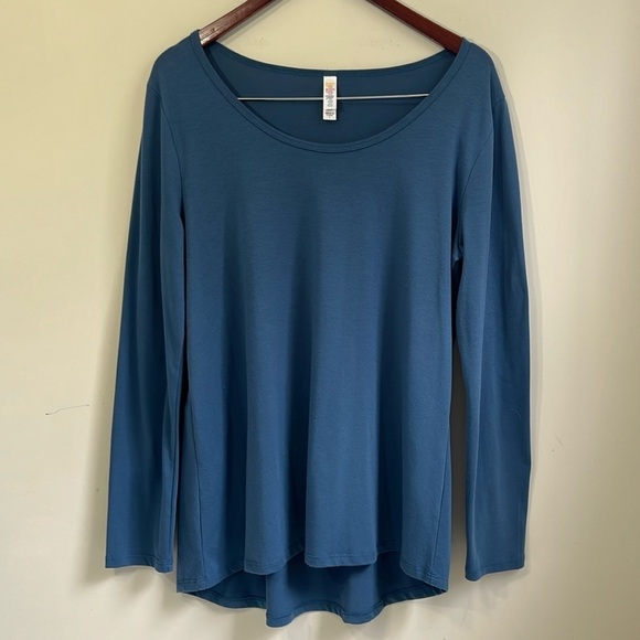 LuLaRoe Tops - LuLaRoe Women’s Lynnae Long Sleeve Shirt Size Large
